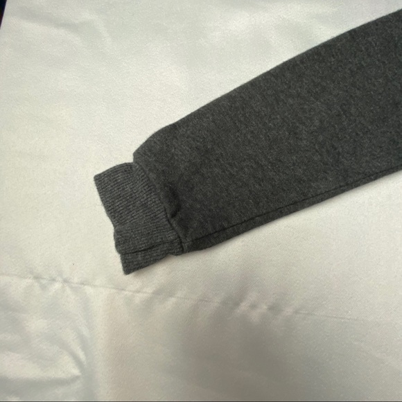 H&M Toddler Dark Grey Zip-up Hoodie Size 2-4 - Picture 3 of 10